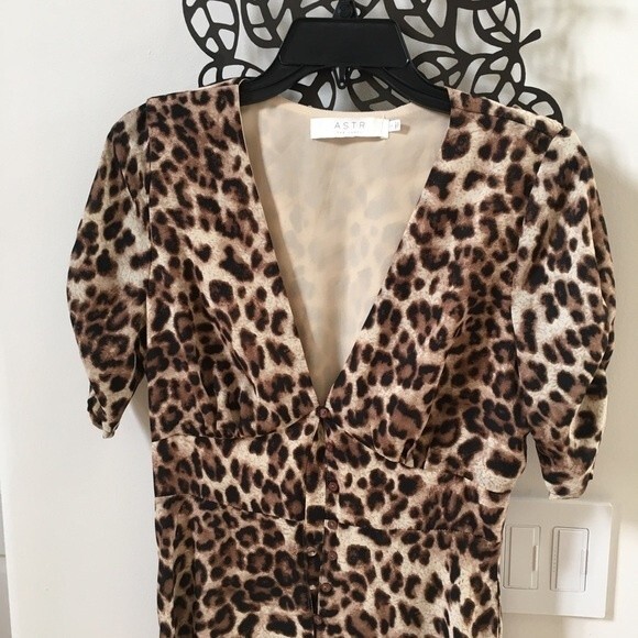 ASTR Button Down Leopard Print Midi Dress S NWT - Picture 4 of 11